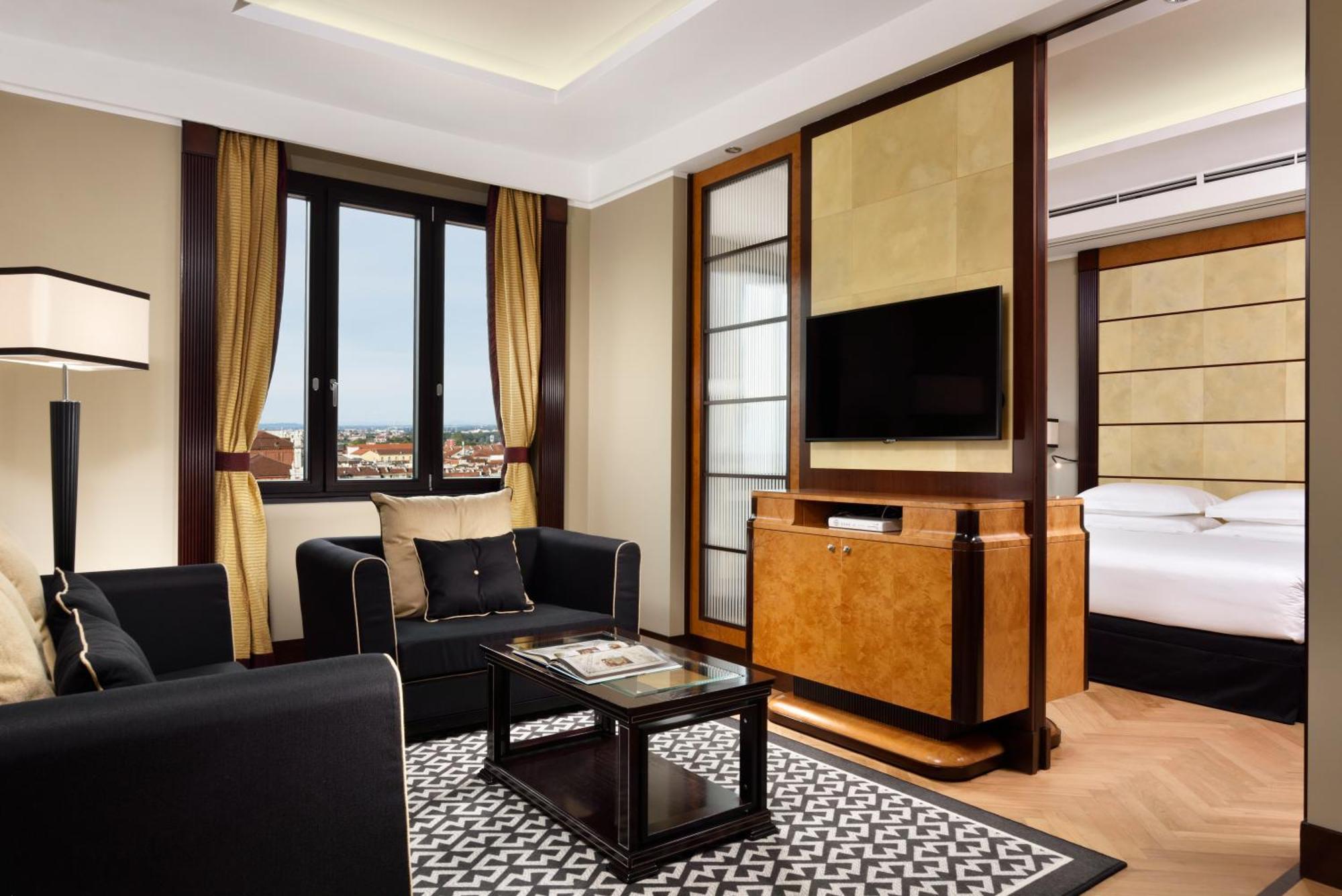 Executive Suite,1772884246:JPEG